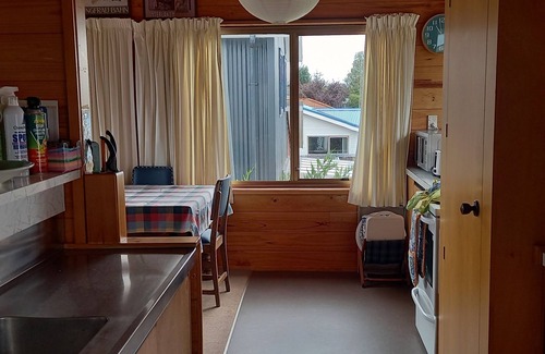 Waitahanui House | Lake views and easy beach access