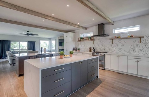 Lake Oconee House | Lake Oconee 6BR 5BA Luxury Mansion | Waterfront Cozy Stay Near UGA Gameday