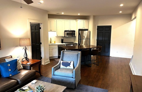 Lake Oconee Villa | Lake Oconee - Lodge Villa 417 - 1 Bedroom/1 Bath Large Suite inside Cuscowilla