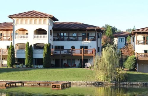 Lake Oconee Villa | Lake Oconee - Lodge Villa 417 - 1 Bedroom/1 Bath Large Suite inside Cuscowilla