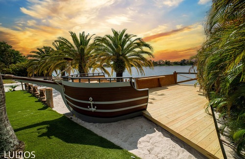 Kendale Lakes House | Lake of the Meadow w/Beach, Heated Pool & Mini Golf