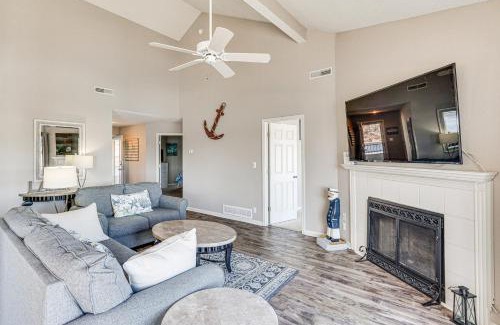 Village of Four Seasons Apartment | Lake of the Ozarks Condo with Community Pools