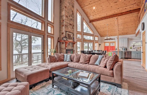 Roach House | Lake of the Ozarks Hideaway w/ Private Dock!