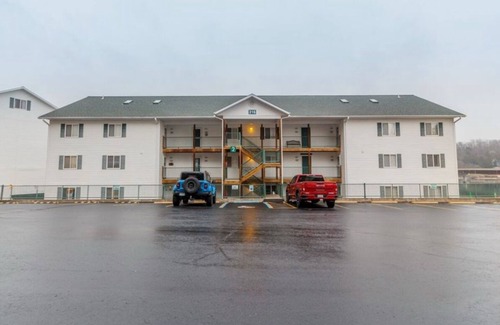 Camdenton Condo | Lake of the Ozarks Premier lakefront 3-bedroom condo. Fishing, Swimming,boating.