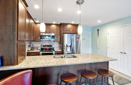 Lake Ozark Condo | Lake of the Ozarks Get-Away! Experience the Ozarks! The heart of Osage Beach!