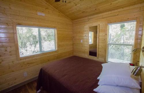 Oregon House Resort | Lake of the Springs Camping Resort Cottage 1