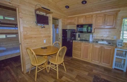 Oregon House Resort | Lake of the Springs Camping Resort Cottage 1