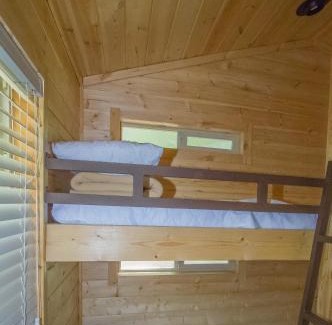 Oregon House Resort | Lake of the Springs Camping Resort Cottage 1