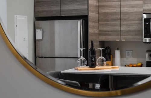 Vernon Apartment | Lake Okanagan brand new beach condo with AC, heated outdoor pool, patio and BBQ.