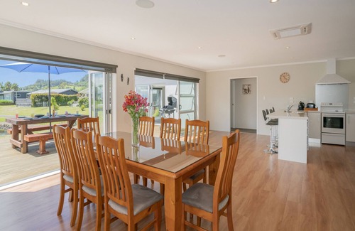 Cooks Beach House | Lake on Scott - Cooks Beach Holiday Home
