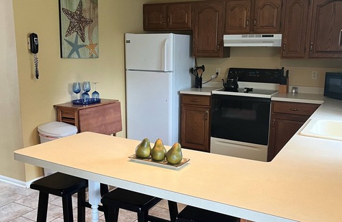 Hilton House | Lake Ontario waterfront house with hot tub!