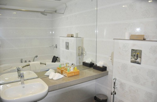 Thiruvananthapuram Hotel | Lake Palace Hotel Trivandrum