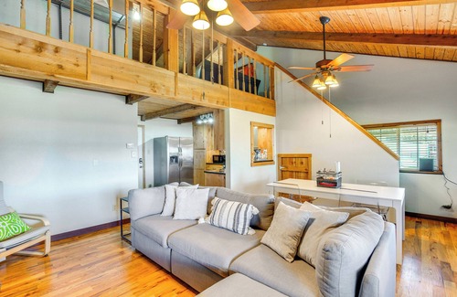 Chandler House | Lake Palestine Home w/Boat Dock & View!