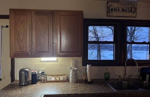 Warsaw Cottage | Lake Palestine Paradise. Charming 2-bedroom, 1-bath cottage in Warsaw.