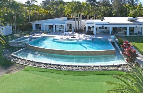 Dora Creek House | Lake Palm Resort Luxury Retreat absolute Waterfront on 3 acres at Lake Macquarie.