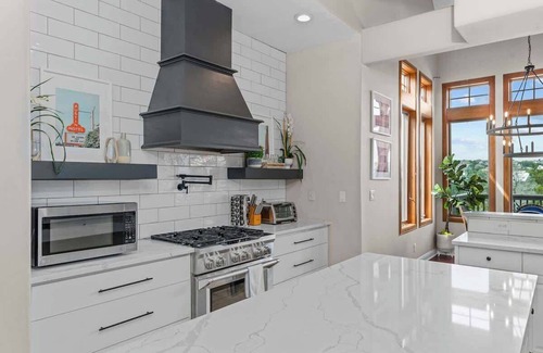Dripping Springs House | "Lake Park House" Sleeps 23 w/Pool