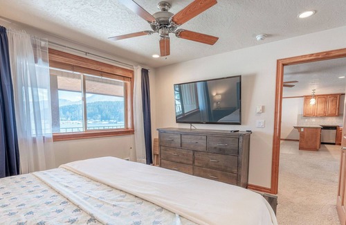 Bayview Condo | 💦Lake Pend Oreille WATERFRONT condo for rent in Bayview, Idaho.