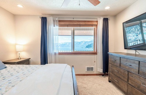 Bayview Condo | 💦Lake Pend Oreille WATERFRONT condo for rent in Bayview, Idaho.