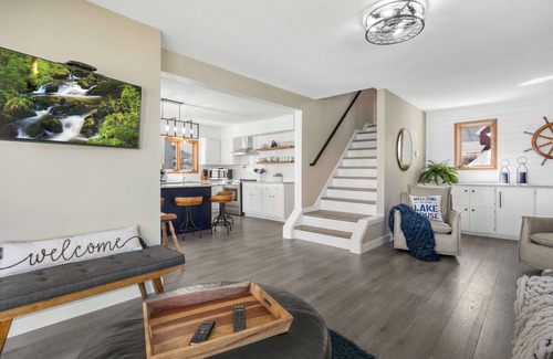 Lake City Cottage | Lake Pepin Waterfront Cottage - Steps to Beach!