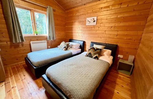 Ampney Crucis Ski Chalet | Lake Pochard, Oak Lodge