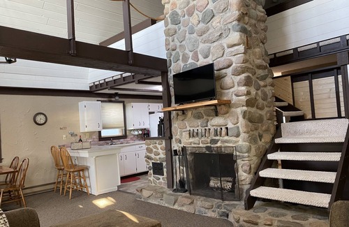 Estelline House | Lake Poinsett Cozy Cabin