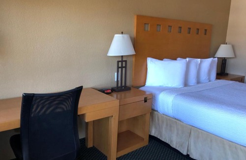 Clear Lake Hotel | Lake Point Lodge