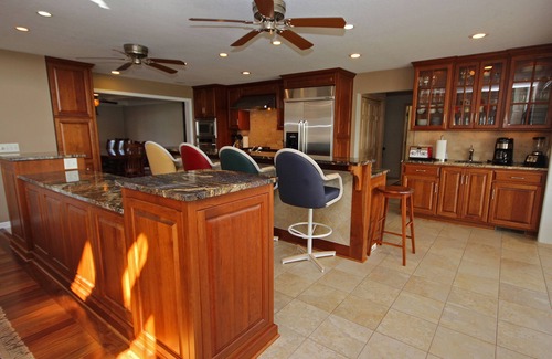 Alexandria House | Lake Pointe Lodge: 6BR Lakefront Retreat w/Free Pontoon, Dock & Firepit