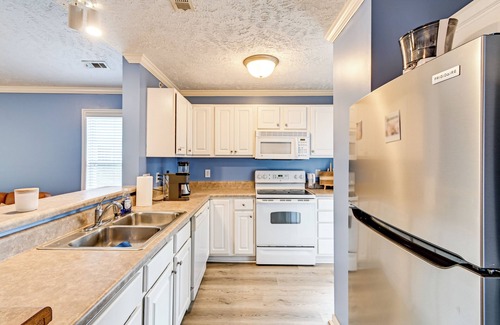Westover Condo | Lake & Pool Access, Home Gym: Fayetteville Condo!