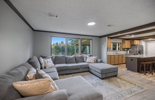 Tangipahoa Parish House | Lake-Pool & Close to Chappapeela Sports Park