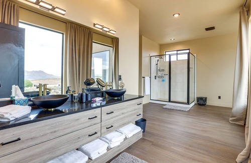 Big Water Villa | Lake Powell Villa Next to Antelope Canyon!