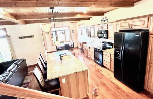 Village of Marquette Condo | Lake Puckaway Getaway - Immaculate lakefront 2-story townhome 10% off 7+ nights