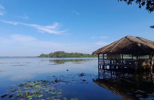 Maha Gonadoowa Hotel | Lake Resort Bolgoda