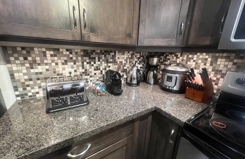 South Pandosy Condo | 💫 Lake Resort upgraded spacious dream vacation home with GYM near beach