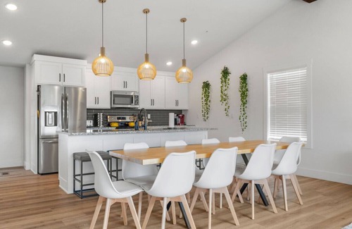 Kimberling City Apartment | Lake Retreat | Game Space & Spacious Patios