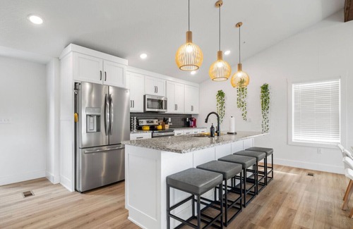 Kimberling City Apartment | Lake Retreat | Game Space & Spacious Patios