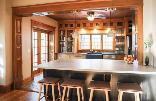 Menomonie House | Lake Retreat! Gorgeous sunset views & 2 fire pits!