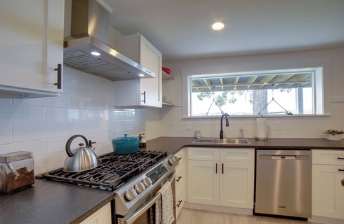 Pierson Cottage | Lake Retreat w/Fire Pit: Pierson Paradise!