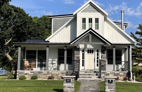 Neenah House | Lake, River and Lighthouse View Suite