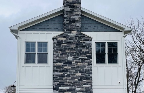 Neenah House | Lake, River and Lighthouse View Suite