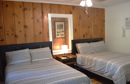 Bull Shoals Hotel | Lake River Lodge