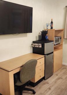 Ponder Point House | Lake Room