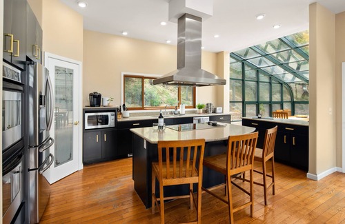 Wilbur House | Lake Roosevelt's Whitestone Rock Retreat-Corporate and personal retreat space