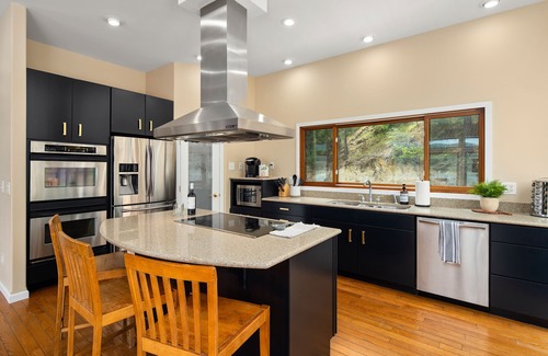 Wilbur House | Lake Roosevelt's Whitestone Rock Retreat-Corporate and personal retreat space