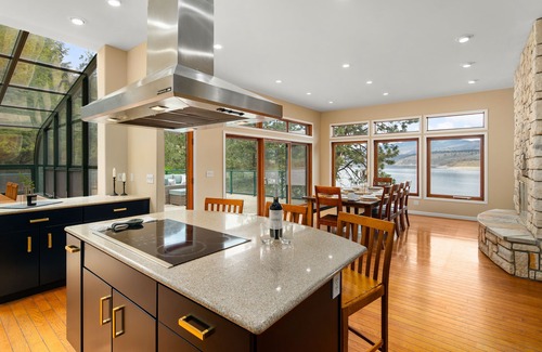 Wilbur House | Lake Roosevelt's Whitestone Rock Retreat-Corporate and personal retreat space