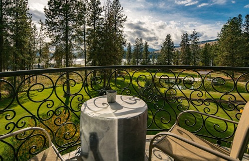 Evans House | Lake Roosevelt Suites - The Eagles Nest
