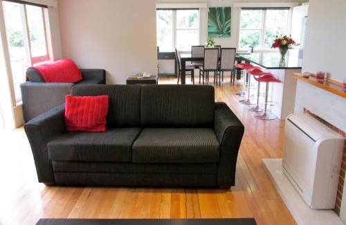 Rototai House | Lake Rotoehu Accommodation - Lake Rotoehu Home