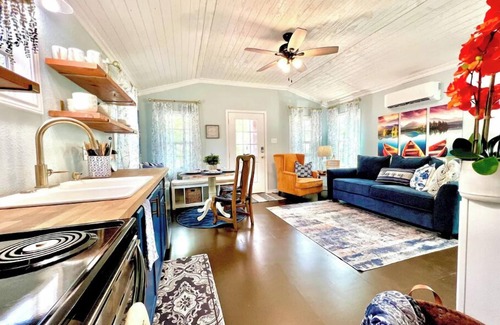Etoile Cabin | Lake Sam Rayburn "True" Waterfront Escape - Bring Boat, Kayak & Fishing Poles!