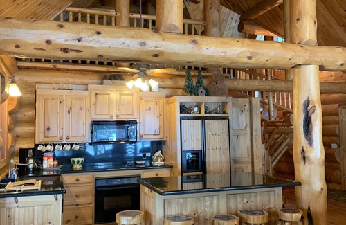 Huntington Cabin | Lake Sam Rayburn - Waterfront Custom Log home, 2000 Sq Ft