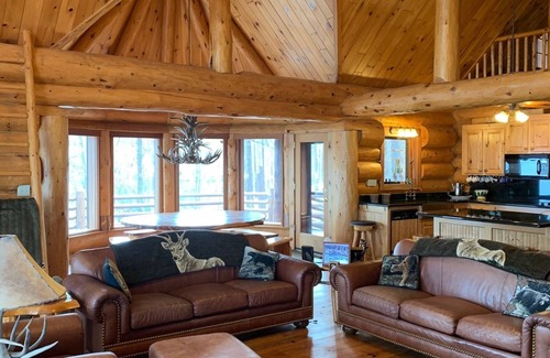 Huntington Cabin | Lake Sam Rayburn - Waterfront Custom Log home, 2000 Sq Ft