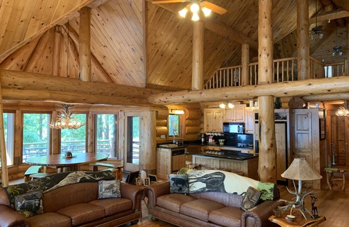 Huntington Cabin | Lake Sam Rayburn - Waterfront Custom Log home, 2000 Sq Ft